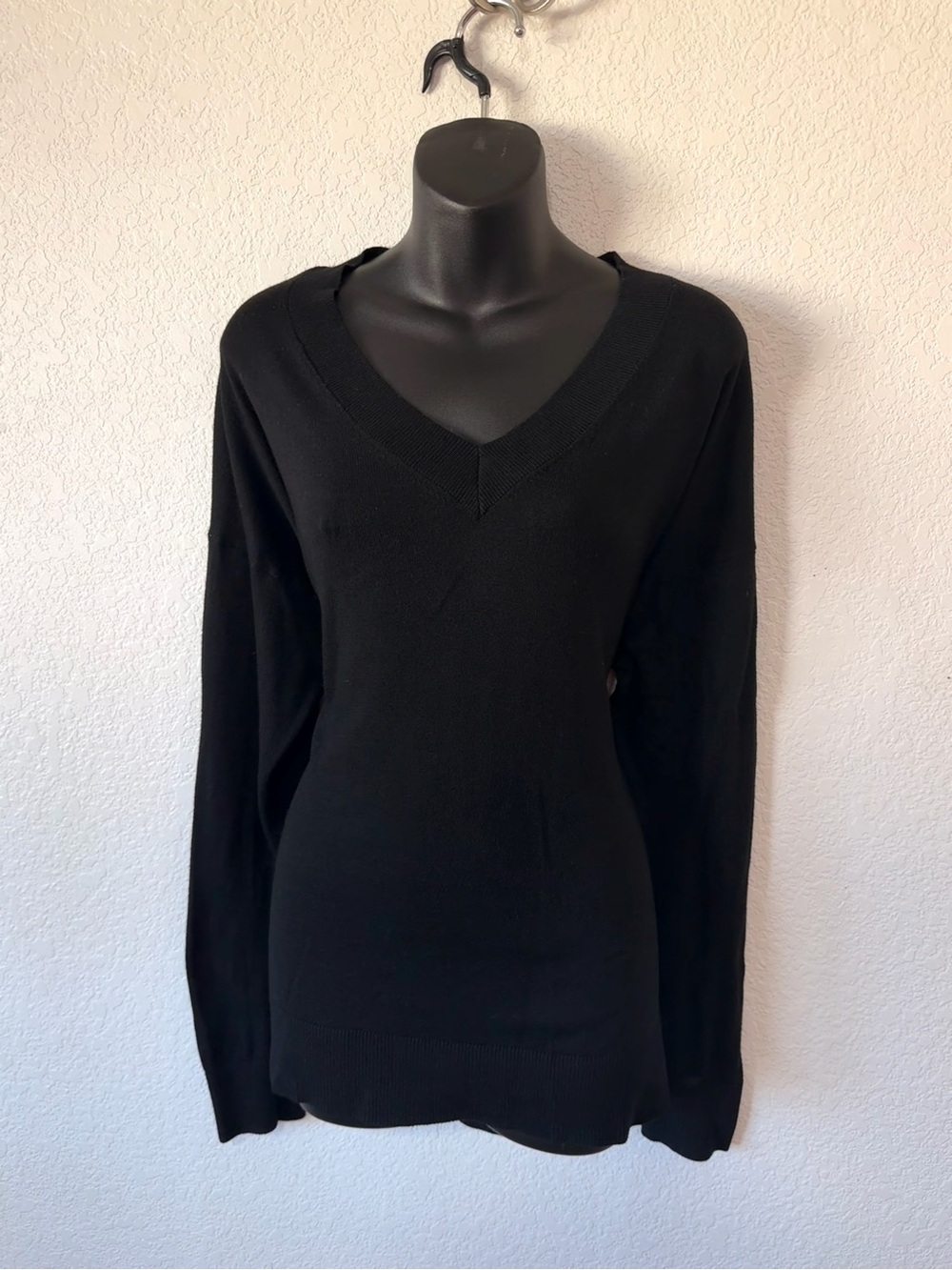 Cozy Black V-Neck Long Sleeve Knit Top 🖤